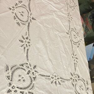 Elegant Vintage White Lace Oval Tablecloth